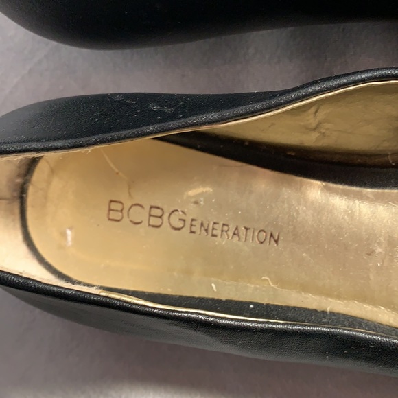 BCBG Generation Black Flats with Gold Tipped Bows - Picture 2 of 5